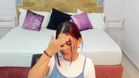 Snapshot of kyliiebaker chatting on 02-25-26, 11:53 Kylie online show from 02-25-26, 11:53