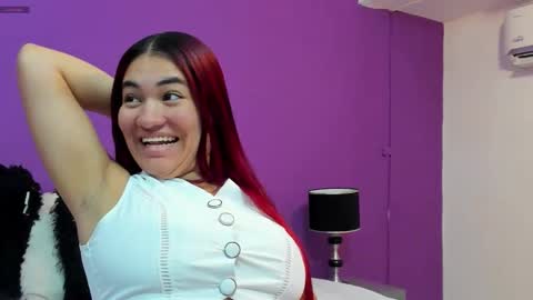 Snapshot of kyliiebaker chatting on 03-12-26, 11:49 Kylie online show from 03-12-26, 11:49