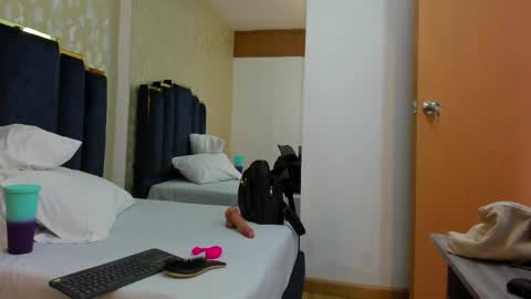 Snapshot of kyliiebaker chatting on 04-01-26, 01:41 Kylie online show from 04-01-26, 01:41