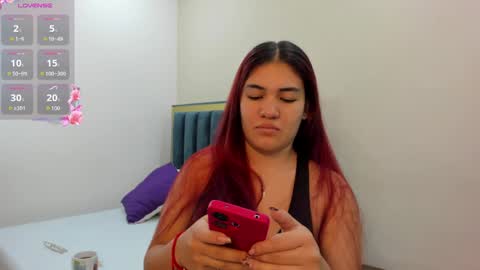 Snapshot of kyliiebaker chatting on 04-12-26, 10:42 Kylie online show from 04-12-26, 10:42