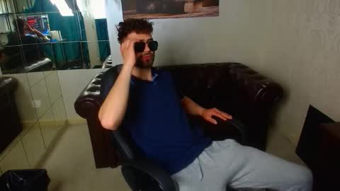 Snapshot of kyloeast chatting on 04-16-26, 04:35 KyloEast online show from 04-16-26, 04:35