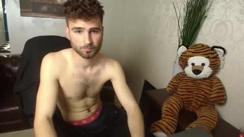 Snapshot of kyloeast chatting on 04-17-26, 04:37 KyloEast online show from 04-17-26, 04:37