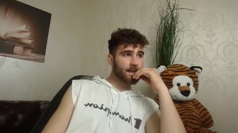 Snapshot of kyloeast chatting on 04-24-26, 04:48 KyloEast online show from 04-24-26, 04:48