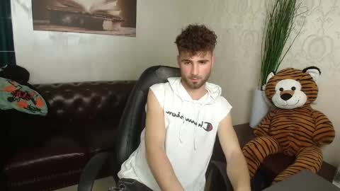 Snapshot of kyloeast chatting on 04-30-26, 04:57 KyloEast online show from 04-30-26, 04:57