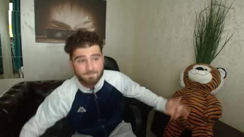 Snapshot of kyloeast chatting on 05-11-26, 02:45 KyloEast online show from 05-11-26, 02:45
