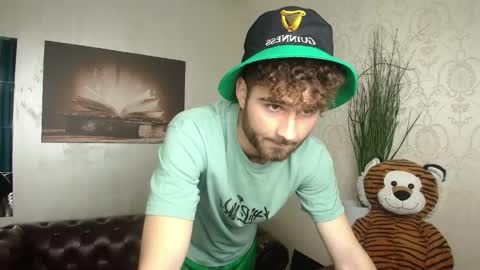 Snapshot of kyloeast chatting on 05-12-26, 05:15 KyloEast online show from 05-12-26, 05:15