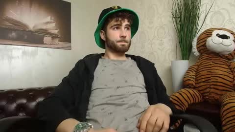 Snapshot of kyloeast chatting on 05-14-26, 06:42 KyloEast online show from 05-14-26, 06:42