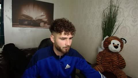 Snapshot of kyloeast chatting on 05-18-26, 04:40 KyloEast online show from 05-18-26, 04:40