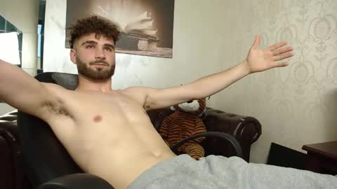 Snapshot of kyloeast chatting on 05-18-26, 04:46 KyloEast online show from 05-18-26, 04:46