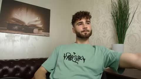 Snapshot of kyloeast chatting on 05-19-26, 05:14 KyloEast online show from 05-19-26, 05:14