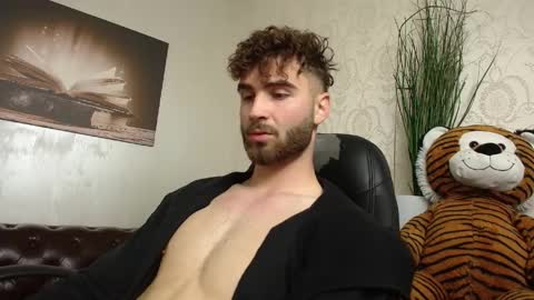 Snapshot of kyloeast chatting on 05-20-26, 05:02 KyloEast online show from 05-20-26, 05:02