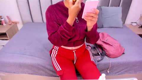 Snapshot of kyra_right chatting on 10-27-25, 12:09 Emily  Laila  online show from 10-27-25, 12:09