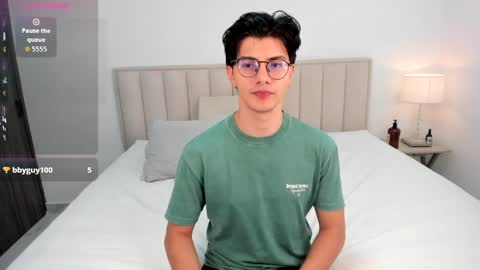 Snapshot of kyron__jobs chatting on 03-26-26, 10:15 kyron online show from 03-26-26, 10:15