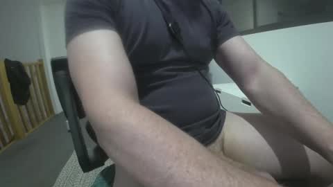 Snapshot of l00tz chatting on 11-02-25, 12:40 l00tz online show from 11-02-25, 12:40