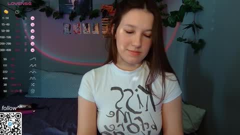 Snapshot of l1bert1n chatting on 12-17-24, 04:23 Victoria online show from 12-17-24, 04:23