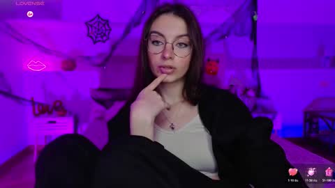 Margo  online show from 10-28-25, 08:44