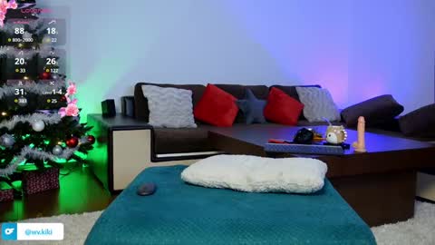 Snapshot of l1ttle_kiki chatting on 12-12-24, 09:26 Viktoria White online show from 12-12-24, 09:26