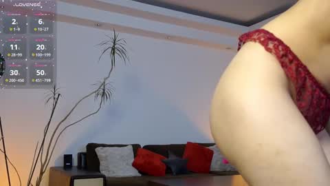 Snapshot of l1ttle_kiki chatting on 02-07-25, 03:19 Viktoria White online show from 02-07-25, 03:19
