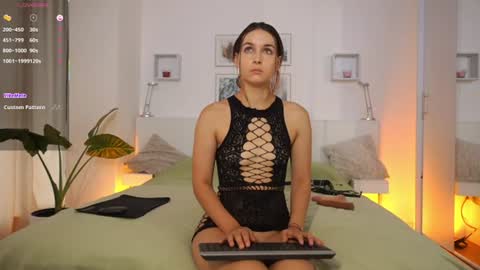 Snapshot of l1ttle_kiki chatting on 07-23-26, 07:06 Viktoria White online show from 07-23-26, 07:06