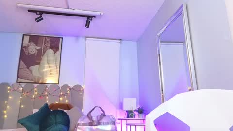 Cris  online show from 12-30-24, 11:37