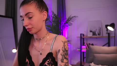Fanni online show from 01-26-25, 03:03