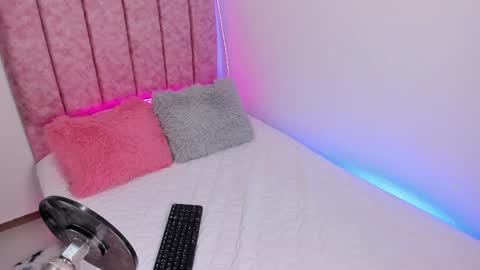 lana  foxx Model  independient online show from 05-23-26, 06:45
