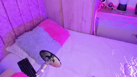 lana  foxx Model  independient online show from 06-24-26, 11:15