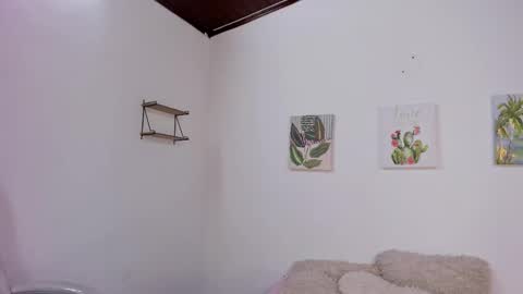  L A R A   online show from 10-10-25, 10:53