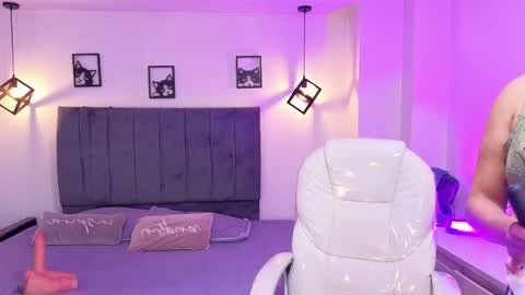 Snapshot of laara_croft chatting on 04-30-26, 09:30 L A R A online show from 04-30-26, 09:30