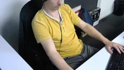 Snapshot of labelette007 chatting on 01-08-25, 04:33 labelette007 online show from 01-08-25, 04:33