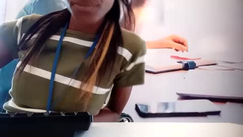 Snapshot of labimbo chatting on 12-21-24, 09:23 labimbo online show from 12-21-24, 09:23