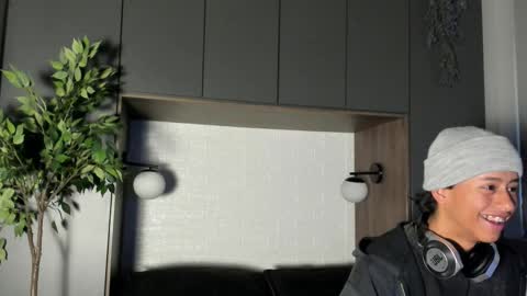 Snapshot of labrinthteasing chatting on 10-09-25, 12:14 labrinthteasing online show from 10-09-25, 12:14