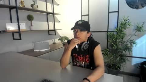 Snapshot of labrinthteasing chatting on 10-14-25, 12:06 labrinthteasing online show from 10-14-25, 12:06