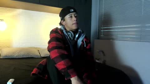 Snapshot of labrinthteasing chatting on 10-15-25, 12:05 labrinthteasing online show from 10-15-25, 12:05