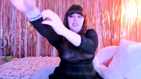 Snapshot of laceylust666 chatting on 12-16-24, 09:52 Chelsea Poe online show from 12-16-24, 09:52