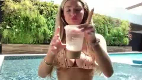 Lacey Thomas online show from 10-10-25, 04:39