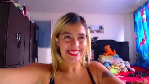 Snapshot of lacolombiana_bitch chatting on 03-10-26, 08:03 Valentina online show from 03-10-26, 08:03