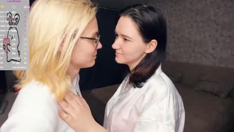 Snapshot of lacyedison chatting on 05-18-26, 07:20 Violet and Isabel online show from 05-18-26, 07:20