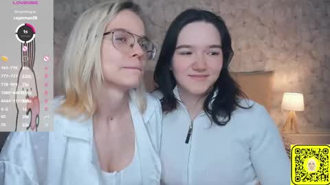 Snapshot of lacyedison chatting on 06-03-26, 07:19 Violet and Isabel online show from 06-03-26, 07:19