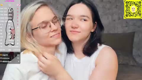 Violet and Isabel online show from 06-22-26, 07:22