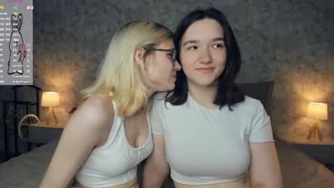 Violet and Isabel online show from 07-22-26, 07:38