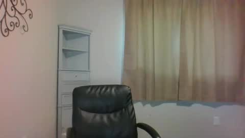 Snapshot of ladiesmandaddy chatting on 10-21-25, 06:52 Don Kedick online show from 10-21-25, 06:52