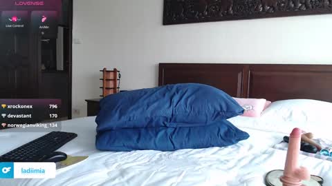 Mia online show from 12-05-24, 01:36