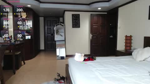 Mia online show from 02-09-25, 11:14