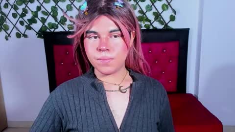 Snapshot of lady_evelynn_ chatting on 10-04-25, 09:46 Evelynn online show from 10-04-25, 09:46