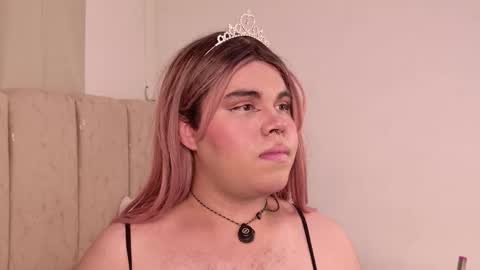 Snapshot of lady_evelynn_ chatting on 02-14-26, 04:20 Evelynn online show from 02-14-26, 04:20