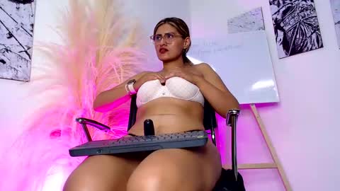 LADY  online show from 01-16-25, 07:49