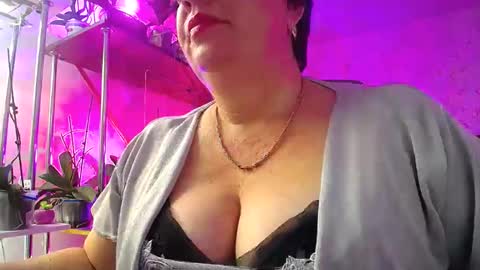 Lady Gloria online show from 12-15-24, 09:35