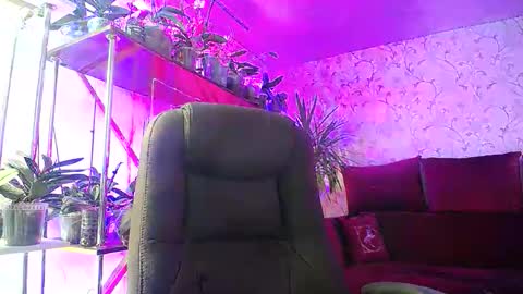 Lady Gloria online show from 11-27-25, 06:59