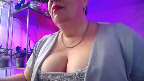 Lady Gloria online show from 02-15-26, 10:47